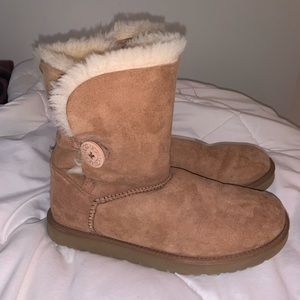 UGG Women’s Button Bailey II - Size 9.